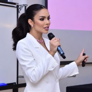 Ao longo de sua trajetória, Giovanna Veríssimo percebeu que a imagem vista pelo público é apenas a parte mais evidente de uma construção que começa muito antes.