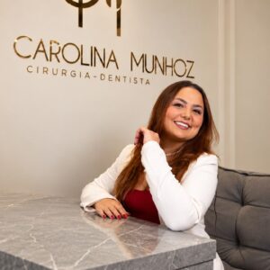 Facetas em resina: como o planejamento individual influencia o resultado estético do sorriso.
