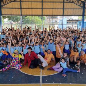 Ao completar 10 anos, o projeto levou oficinas e um espetáculo interativo às unidades de ensino.