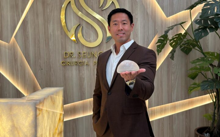 Dr. Seung Hoon Lee é graduado em Medicina, com residência médica em Cirurgia Plástica